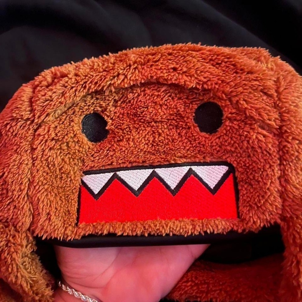 Really cool thrifted y2k DOMO styled ushanka - Picture 2 of 3